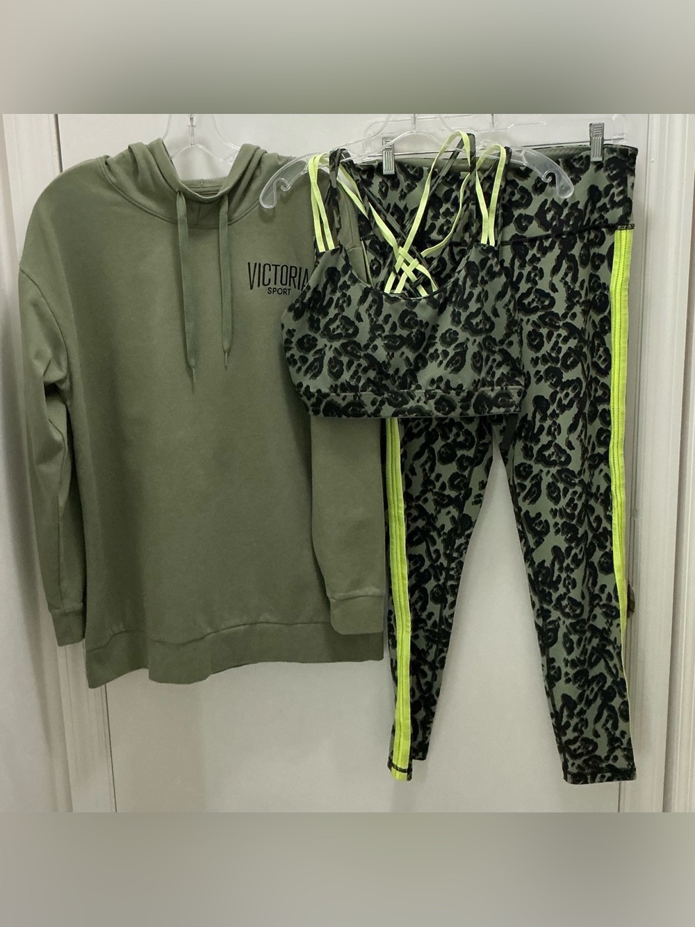Victoria Sport Olive & Neon Leopard Active Set